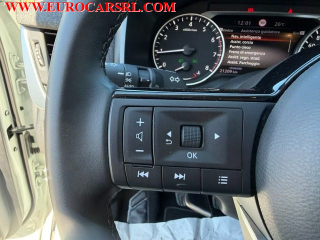 NISSAN Qashqai usata, con Fari LED