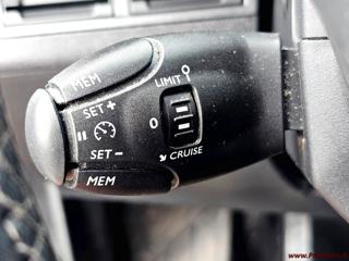 PEUGEOT 5008 usata, con Touch screen