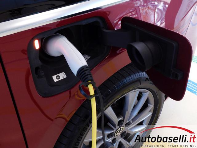 VOLKSWAGEN Multivan usata, con Park Distance Control