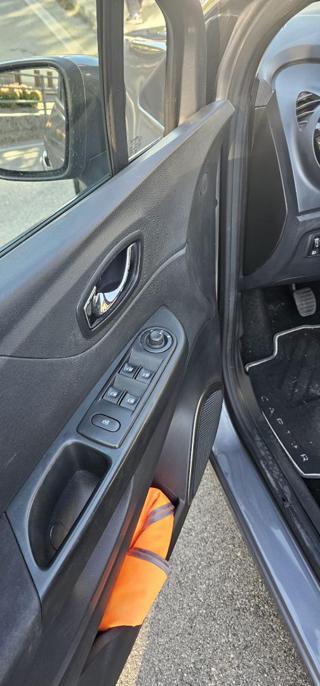 RENAULT Captur usata, con Sedile posteriore sdoppiato