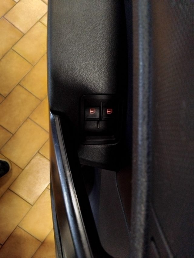 VOLKSWAGEN Caddy usata, con Autoradio digitale