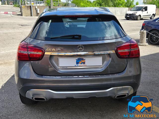 MERCEDES-BENZ GLA 180 usata, con Alzacristalli elettrici