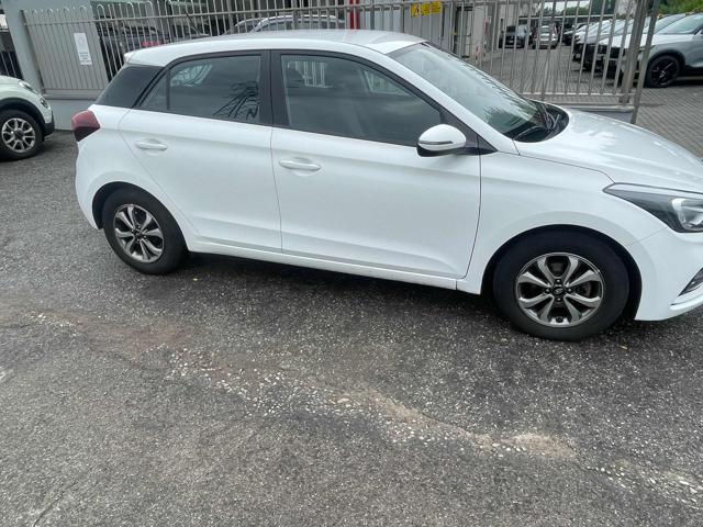 HYUNDAI i20 usata, con Airbag