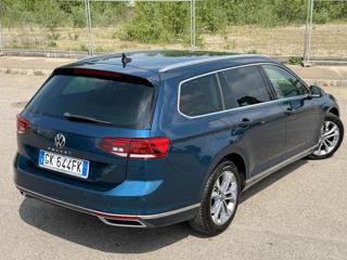 VOLKSWAGEN Passat Variant usata, con Airbag