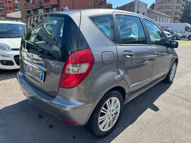 MERCEDES-BENZ A 180 usata, con Alzacristalli elettrici