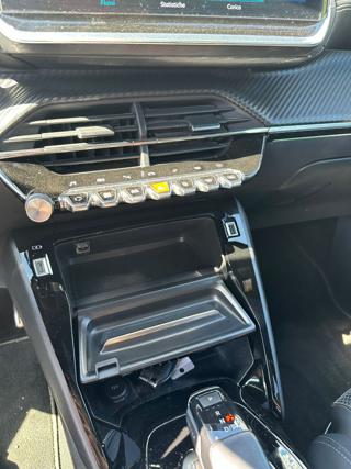 PEUGEOT 2008 usata, con Volante in pelle