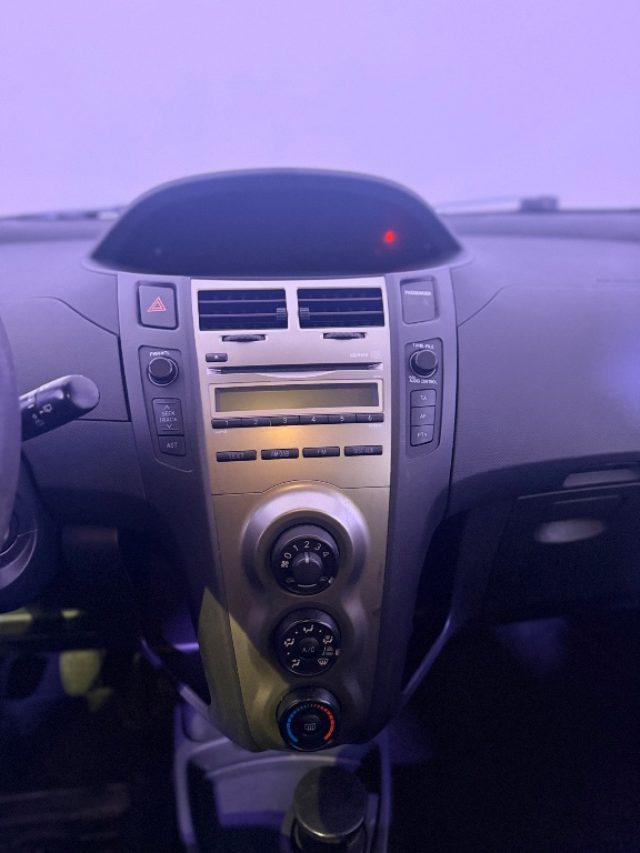 TOYOTA Yaris usata 13