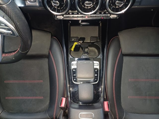 MERCEDES-BENZ GLB 200 usata, con Sistema di navigazione