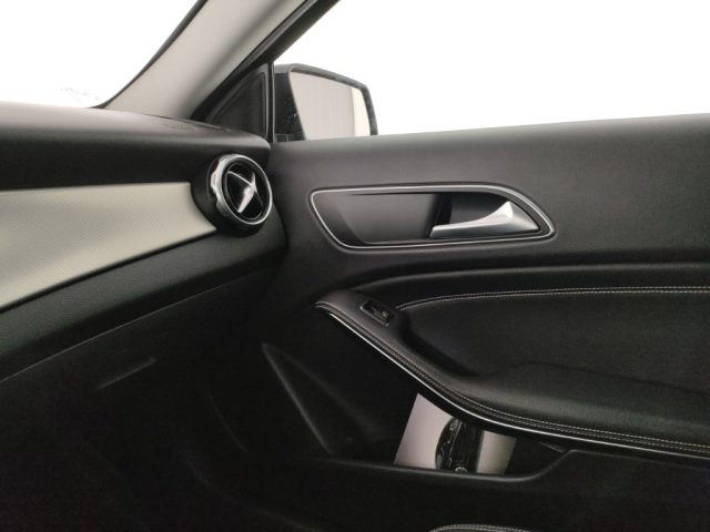MERCEDES-BENZ GLA 180 usata, con Luci diurne LED