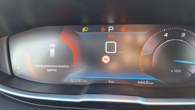 PEUGEOT 3008 usata, con Volante multifunzione