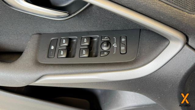 VOLVO V40 Cross Country usata, con Servosterzo