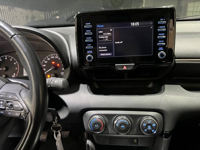 TOYOTA Yaris usata, con Touch screen