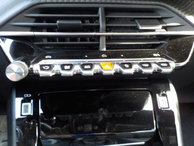 PEUGEOT 2008 usata, con Controllo vocale