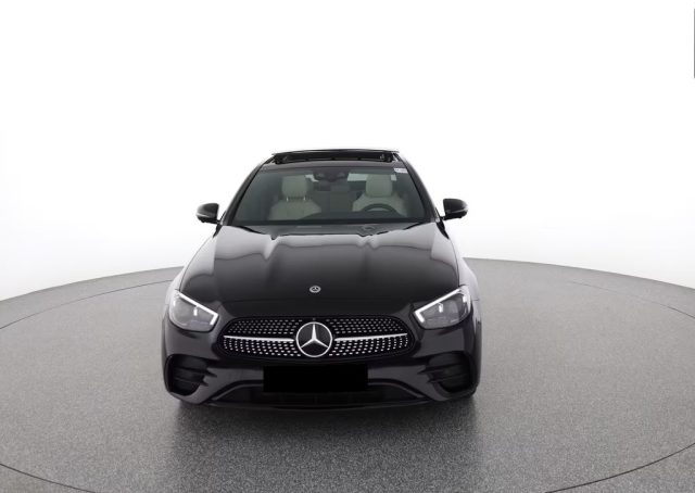 MERCEDES-BENZ E 220 usata, con Cerchi in lega