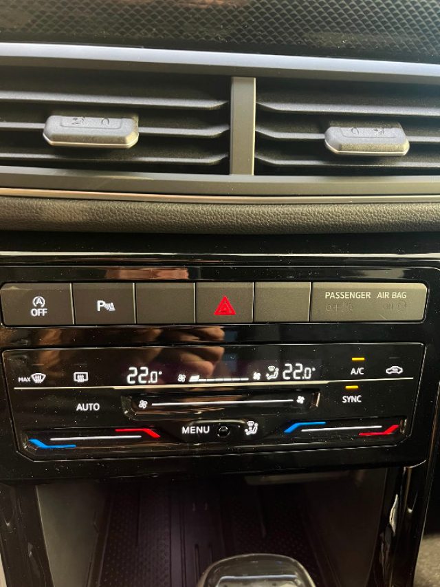 VOLKSWAGEN T-Cross usata, con USB
