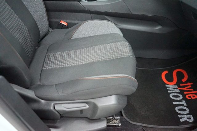 PEUGEOT 3008 usata, con Climatizzatore automatico, 2 zone