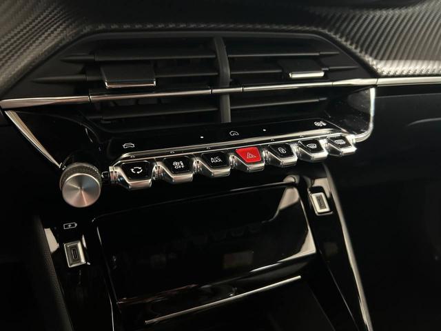 PEUGEOT 2008 usata, con Vetri oscurati