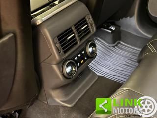 LAND ROVER Range Rover Velar usata, con Leve al volante