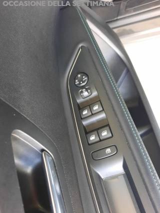 PEUGEOT 5008 usata, con Sensori di parcheggio posteriori