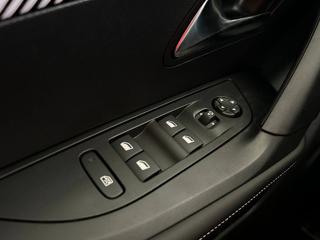 PEUGEOT 2008 usata, con Leve al volante