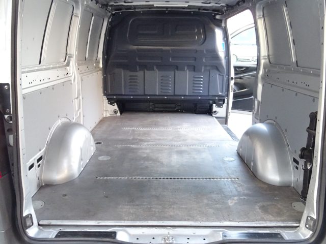 MERCEDES-BENZ Vito usata, con ESP