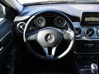 MERCEDES-BENZ GLA 180 usata, con Specchietti laterali elettrici