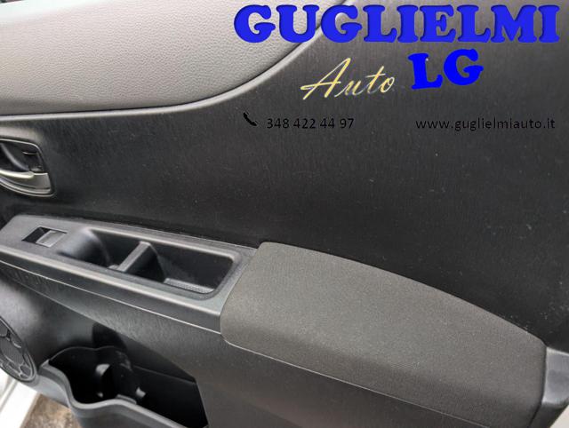 TOYOTA Yaris usata 29