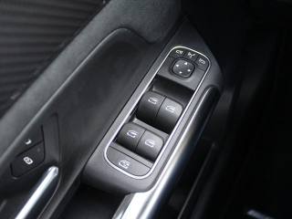 MERCEDES-BENZ GLA 200 usata, con Autoradio digitale