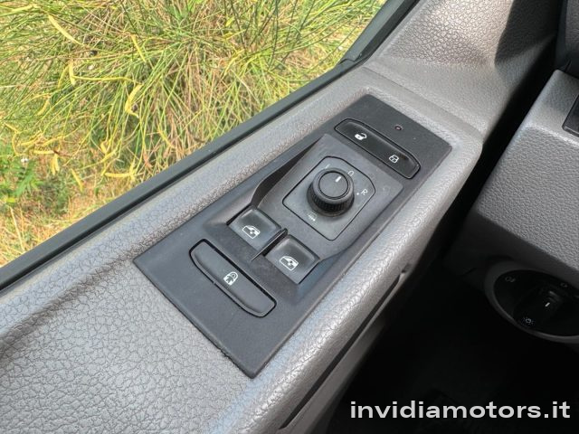 VOLKSWAGEN Caravelle usata, con MP3
