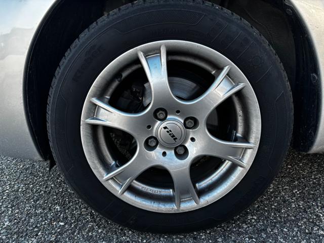 TOYOTA Yaris usata, con Autoradio