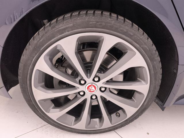 JAGUAR XE usata, con Luci diurne LED