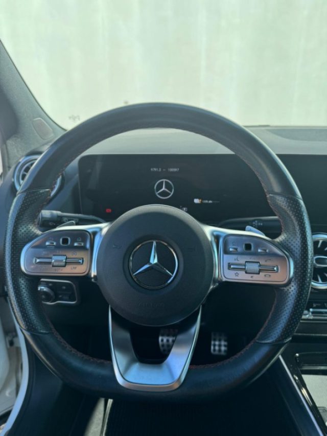 MERCEDES-BENZ GLA 250 usata, con Fari LED