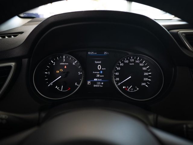 NISSAN Qashqai usata, con Fari LED