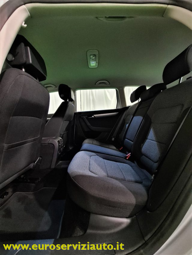 VOLKSWAGEN Passat usata 45
