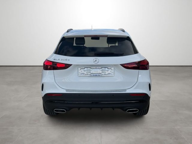 MERCEDES-BENZ GLA 200 usata, con Autoradio