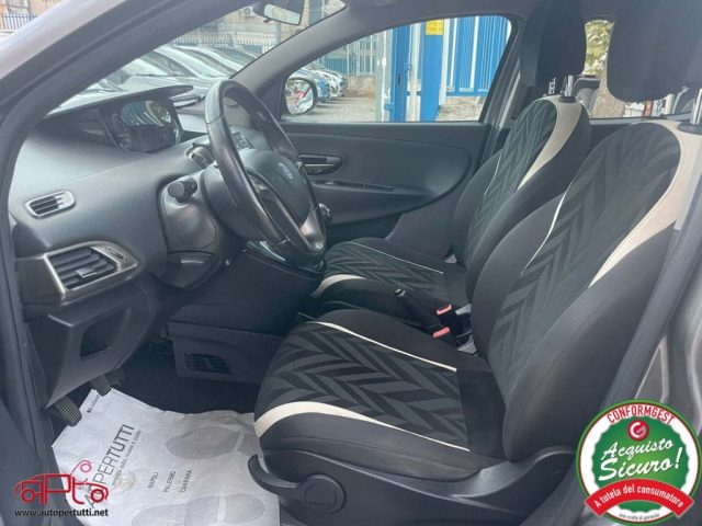 LANCIA Ypsilon usata, con ESP