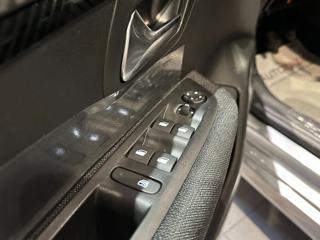 PEUGEOT 208 usata, con Sedile posteriore sdoppiato