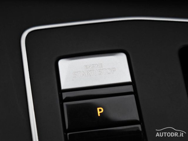 VOLKSWAGEN Golf usata, con Sensori di parcheggio anteriori