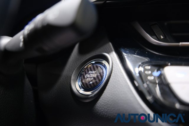 TOYOTA C-HR usata, con Sensori di parcheggio anteriori