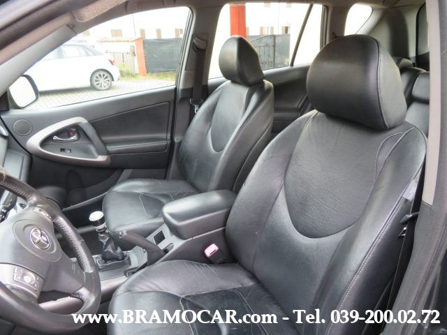 TOYOTA RAV 4 usata, con Sistema di navigazione