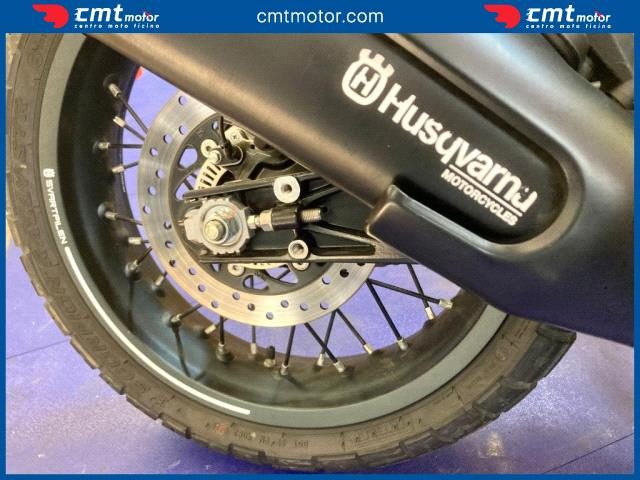 HUSQVARNA Svartpilen 401 usata 9
