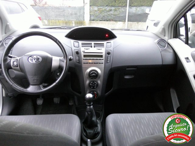 TOYOTA Yaris usata 14