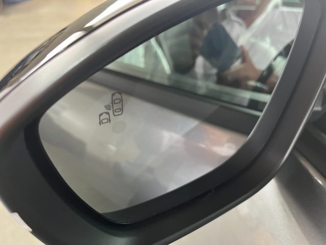 JEEP Avenger usata, con USB