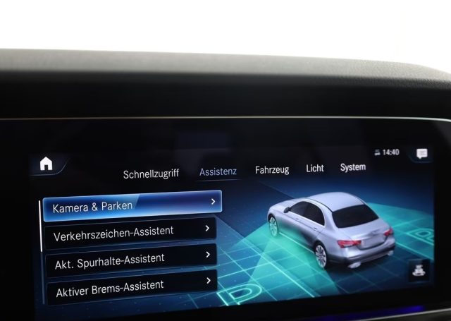 MERCEDES-BENZ E 220 usata, con Volante in pelle