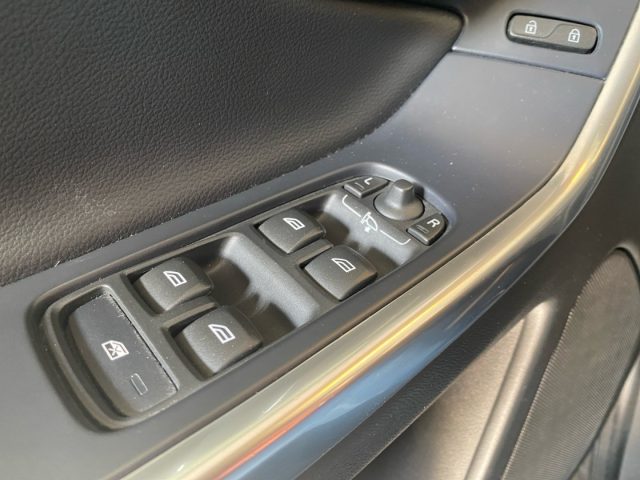 VOLVO XC60 usata, con Leve al volante