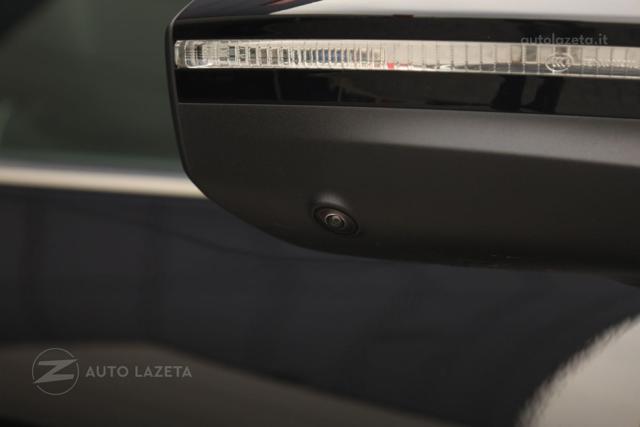 VOLKSWAGEN Passat usata, con Luci diurne LED