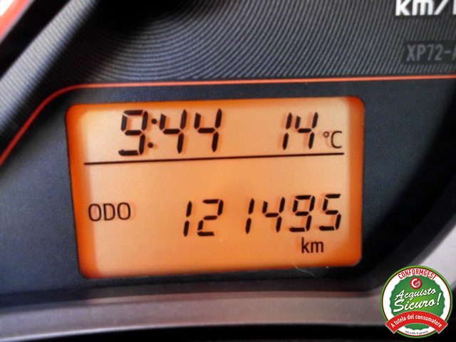 TOYOTA Yaris usata, con Touch screen