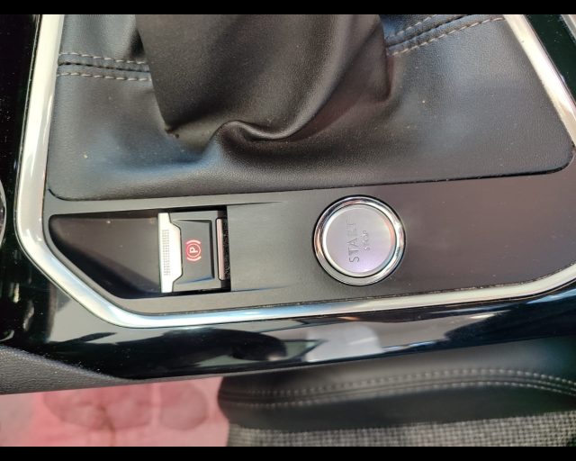 PEUGEOT 5008 usata, con Airbag testa