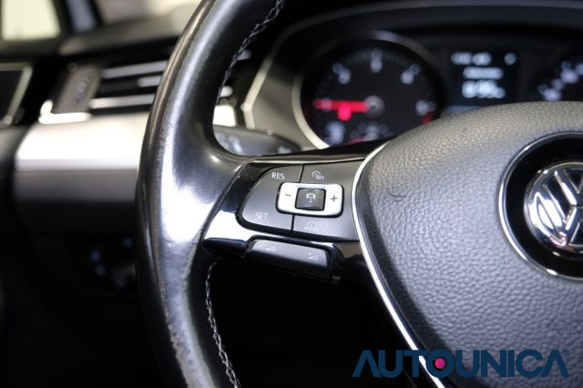 VOLKSWAGEN Passat Variant usata, con Touch screen