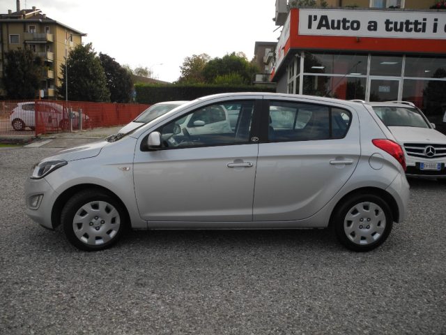 HYUNDAI i20 usata, con Airbag
